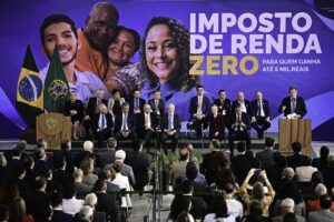 Isenção do IR para quem ganha até R$ 5 mil só valerá na declaração de 2027