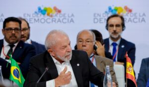 Lula elogia Sánchez por barrar ataque dos EUA ao Irã e defende liberdade no debate democrático