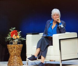 Método de Byron Katie promete acabar com o sofrimento questionando seus pensamentos