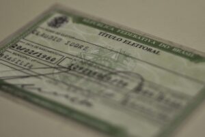 Mais de 85 mil eleitores do Alto Tietê têm título irregular; prazo para regularizar vai até maio de 2026