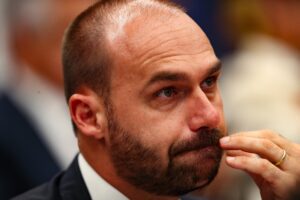 Moraes vota para condenar Eduardo Bolsonaro por difamação contra Tabata Amaral