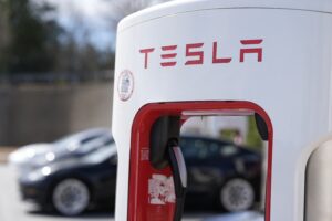 Tesla registra lucro de US$ 477 mi no 1º trimestre com alta de 17%