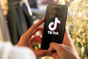 TikTok lidera desinformação sobre saúde mental nas redes sociais, alerta estudo