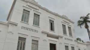 Butantan inicia testes de vacina contra gripe aviária no Brasil