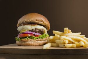 Estudo de Harvard alerta: fast food aumenta risco de doenças graves e morte precoce