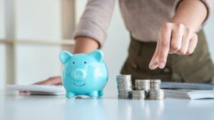 Poupança perde R$ 41,7 bilhões em quatro meses com endividamento em alta