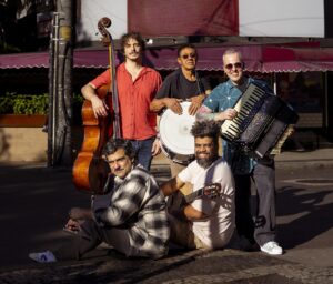 Pedro Miranda e Forró da Gávea lançam álbum que revive o baião como dança da moda