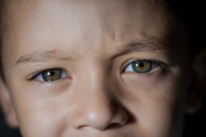 Sobreviventes de câncer infantil têm até 57% mais risco de transtornos psicológicos