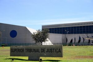 STJ absolve jovem de 18 anos acusado de estupro de vulnerável em caso raro no Paraná