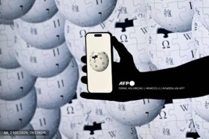 Wikipédia proíbe IA de editar artigos por risco de informações falsas