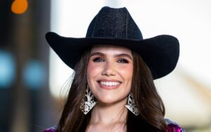 Alessa Esper, fã de Zezé di Camargo & Luciano, disputa título de Rainha do Peão de Barretos 2026