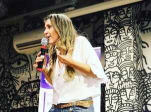 Instituto oferece aulas de balé online para idosos de baixa renda