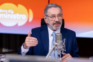 Ministro admite obstáculos em negociação com EUA e destaca corrida contra prazo para tarifa