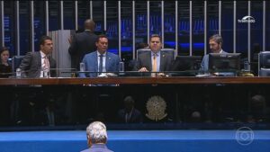 Senado aprova aposentadoria especial que vai custar R$ 27 bi e gera críticas de presidenciável