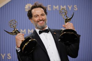 Emmy 2026: ‘O segredo de Widow’s Bay’ e ‘The Pitt’ dominam premiação com Matthew Rhys em destaque