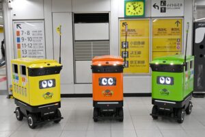 Tóquio usa robôs para recolher lixo na estação de trem mais cheia do mundo