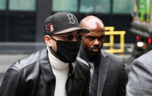 Chris Brown escapa da prisão após agressão com garrafa em boate de Londres