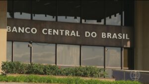 Economia avança 0,3% em agosto, primeiro crescimento em 3 meses, diz Banco Central