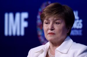 IA pode impactar 40% dos empregos e dificultar entrada de jovens no mercado, alerta FMI