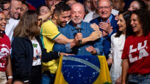 Lula vira disputa em 7 cidades e vence em 21 municípios da Grande São Paulo