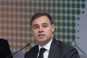 Mendonça muda voto e libera post sobre Nossa Senhora após acordo no TSE