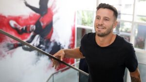 Saúl, do Flamengo, bomba nas redes com músicas brasileiras cheias de palavrão